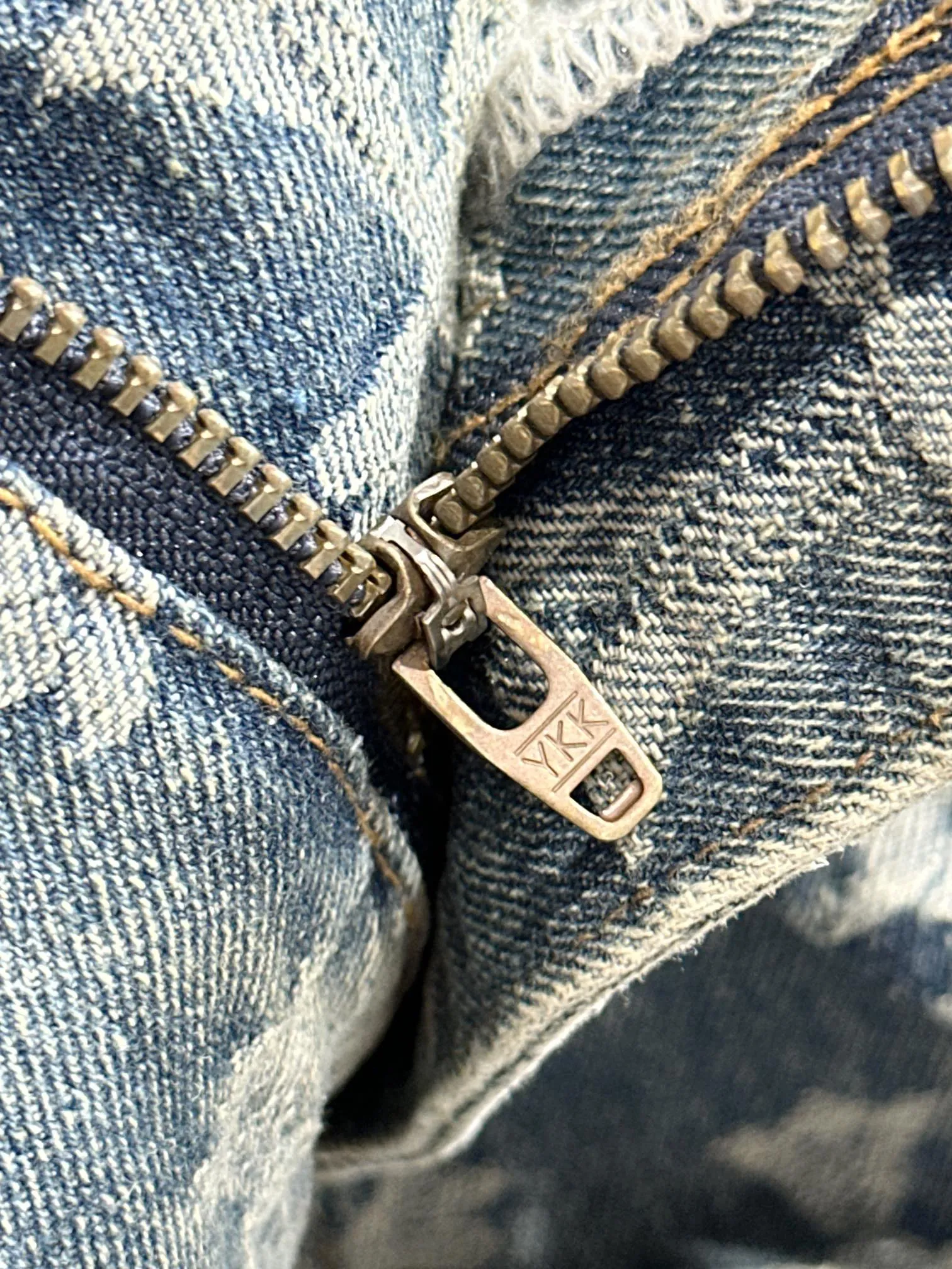 🅿️380 Croxin 2025 Four Seasons Classic Jeans Straight Trousers, the trend in the trend! Many fashion bloggers control the upper body. The water is woven from imported Japanese Denim plain cotton denim fabric. It has three standards. It is soft, delicate, comfortable and breathable. The color has a modern and fashionable vicissitudes. The upper body is versatile and fashionable! Light luxury, a must-have item for daily commuting! Size: M-3XL (please state your height and weight when placing an order)